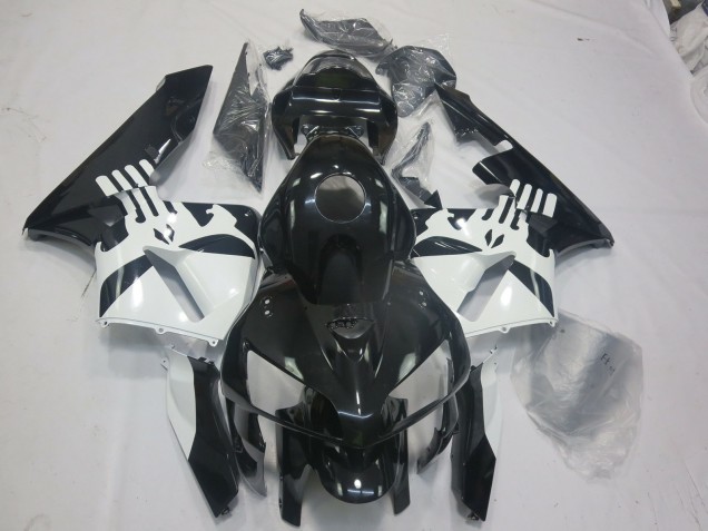 Gloss Black & Punisher Logo Honda CBR600RR Fairings 2005-2006 Gloss Black & Punisher Logo Honda CBR600RR Fairings 2005-2006