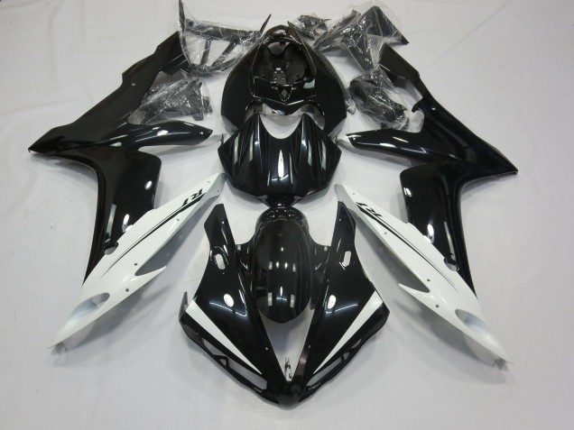 White and Black Yamaha R1 Fairings 2004-2006 White and Black Yamaha R1 Fairings 2004-2006